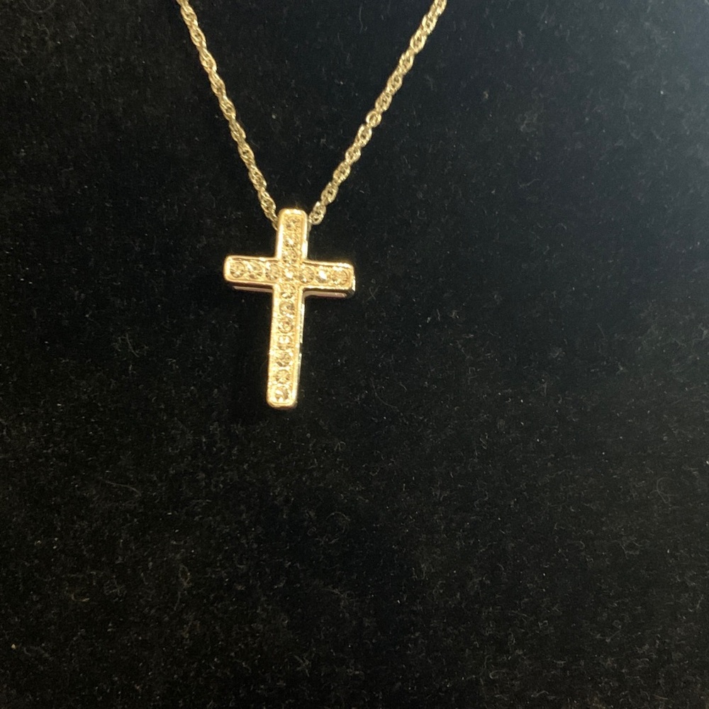 Elegant Silver Cross Necklace